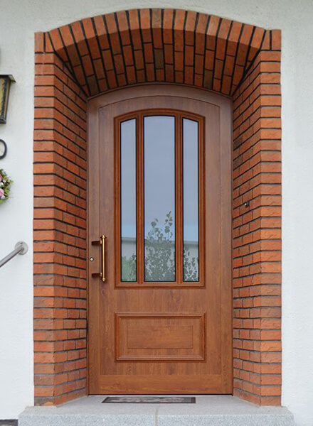 Repräsentative Eingänge macht Benz Fensterbau.