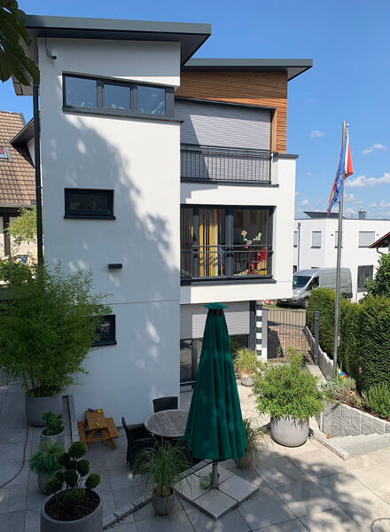 Fensterbau Benz berät Kunden in der Auswahl von Fenstern und Sonnenschutz.